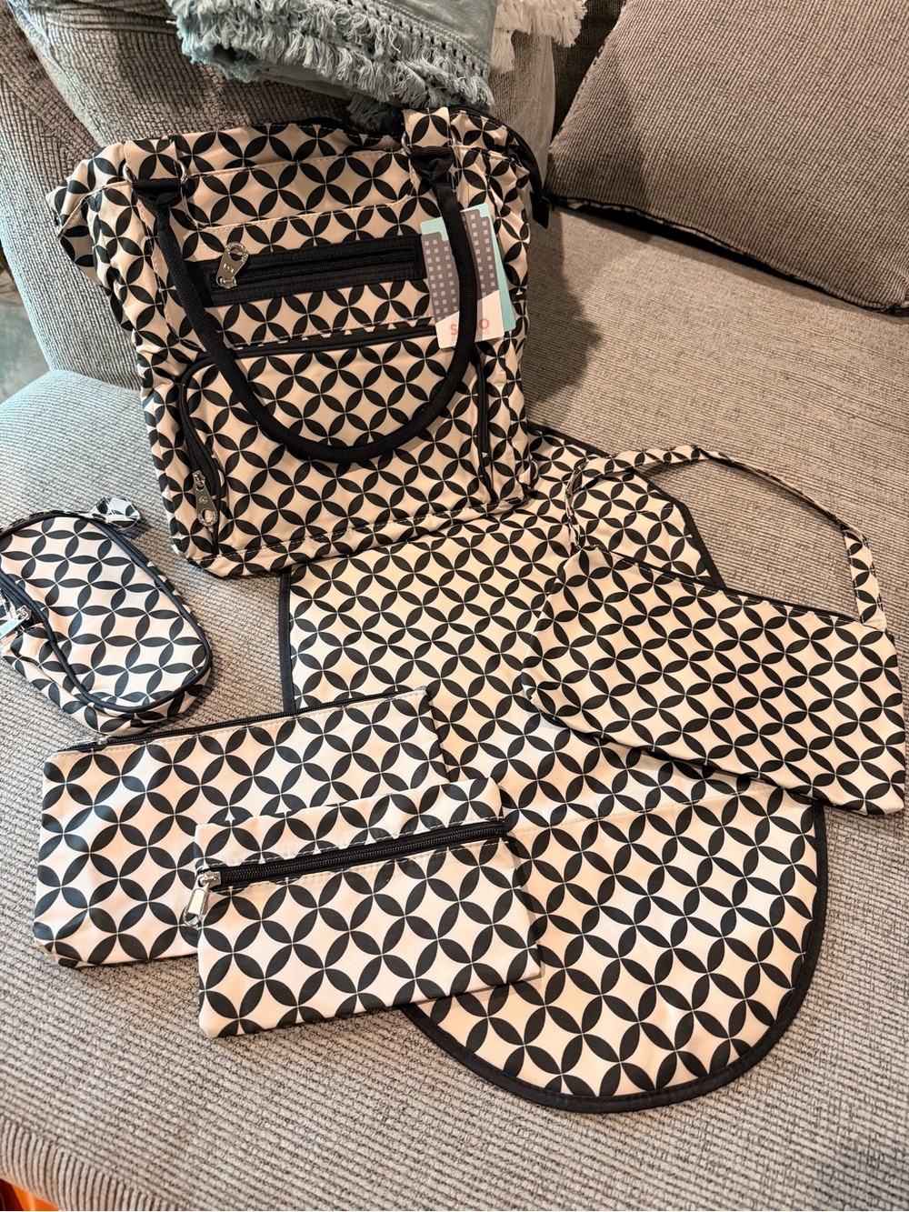 6 piece Geometric Black & Cream Tote Baby Bag Set Storage Pouches Changing mat